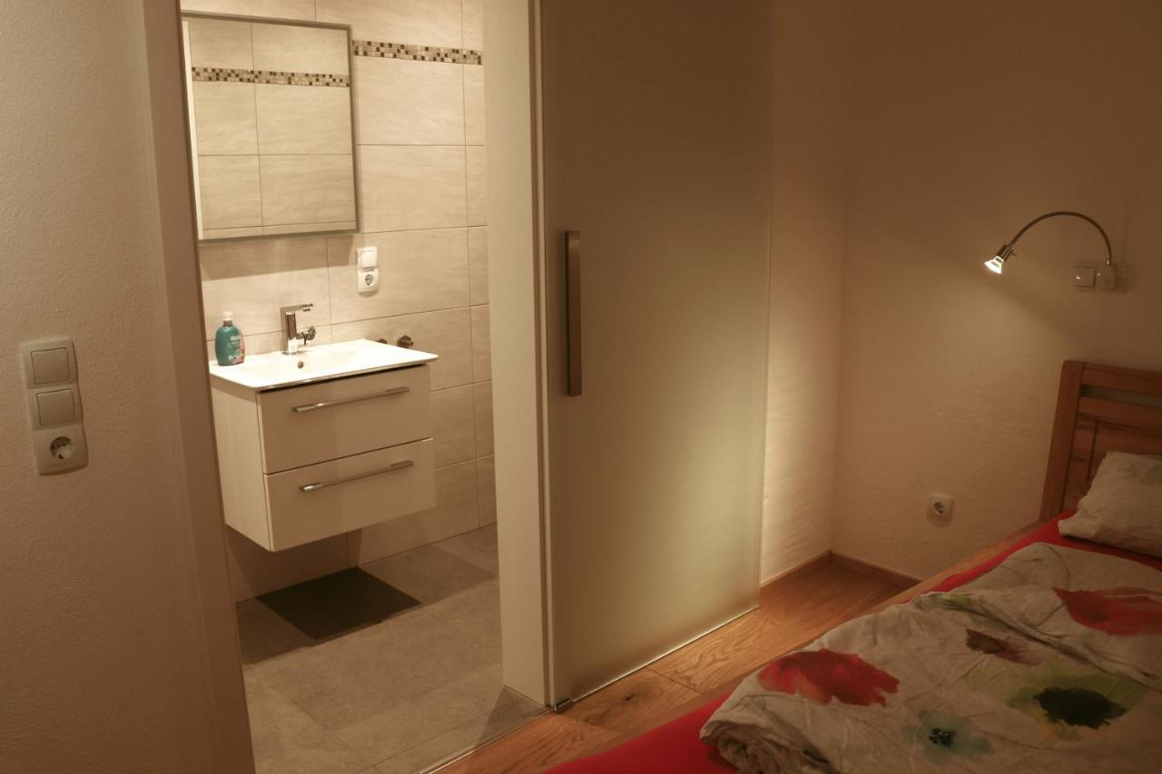 Stilvolle Wohnung Auf 50 M² Mit Parkplatz Und Wifi Kraiburg am Inn Екстериор снимка